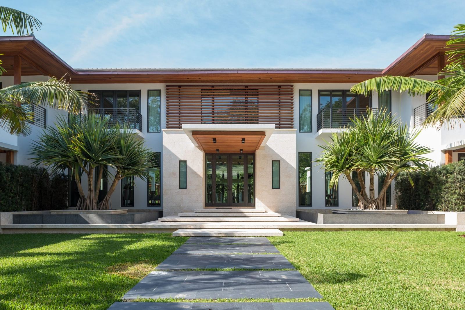 Modern South Florida home exterior painting